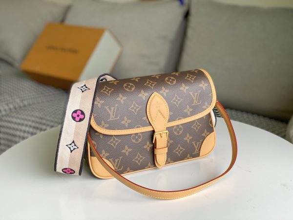 Replica Louis Vuitton Diane M45985 Crossbody Bag - Image 2