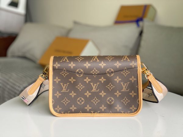 Replica Louis Vuitton Diane M45985 Crossbody Bag - Image 3