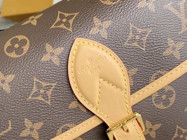 Replica Louis Vuitton Diane M45985 Crossbody Bag - Image 5