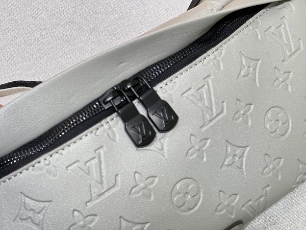 Louis Vuitton Discovery Bumbag PM Grey - Replica - Image 3