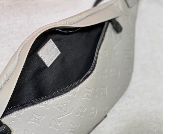 Louis Vuitton Discovery Bumbag PM Grey - Replica - Image 6