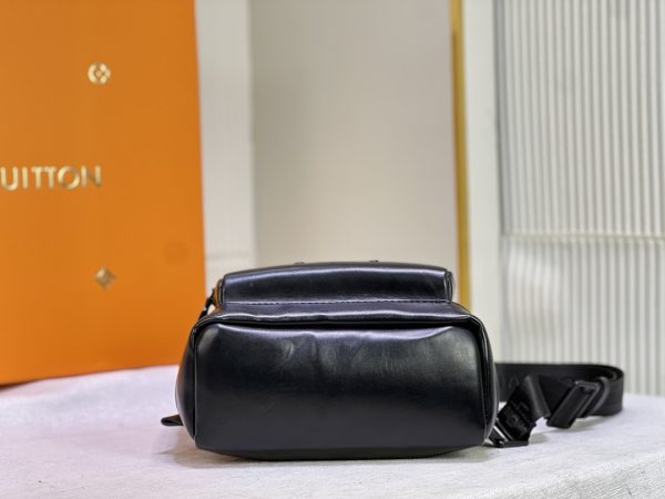 Replica LV Monogram Shadow Racer Slingbag M46107 - Image 5