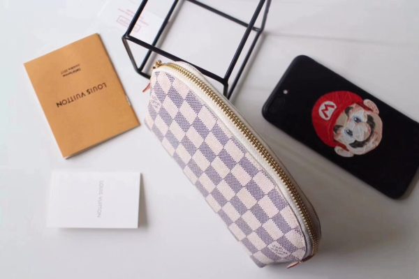 Replica LV Cosmetic Pouch M47515 – Stylish & Compact Design - Image 8
