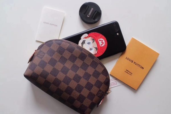Replica LV Cosmetic Pouch M47515 – Stylish & Compact Design - Image 4
