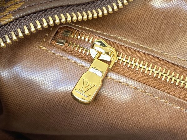 Louis Vuitton Toiletry Bag 25 Replica M47527 - Image 3