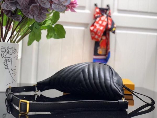 Louis Vuitton New Wave Bumbag Black/White Replica - Image 5