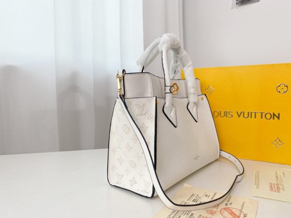 Replica Louis Vuitton On My Side M53824 Handbag - Image 11