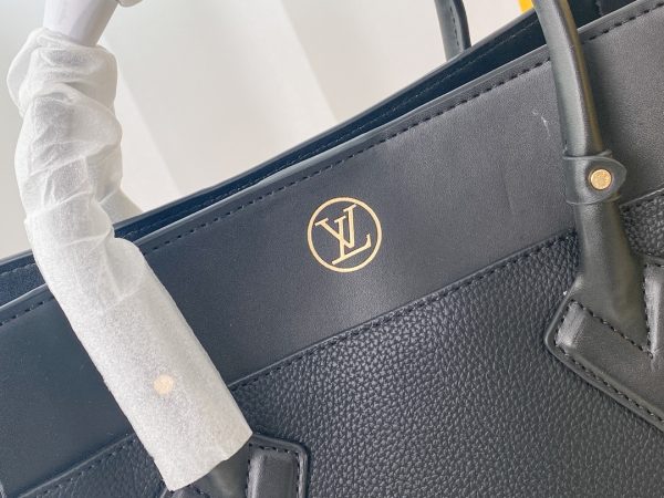Replica Louis Vuitton On My Side M53824 Handbag - Image 4