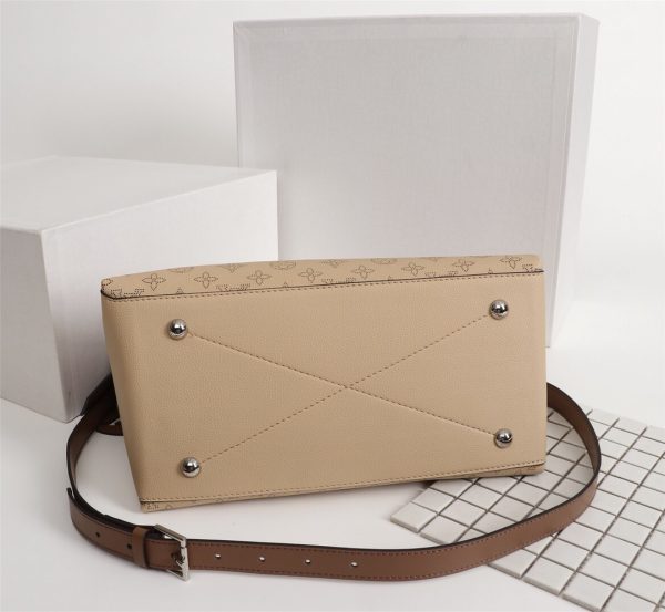 Replica LV Beaubourg Hobo MM Bag - 3 Chic Colors - Image 15