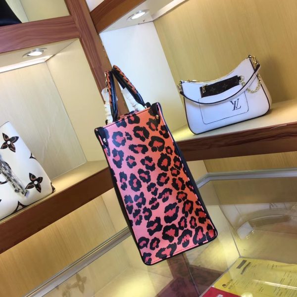 Replica Louis Vuitton Leopard-Print Onthego Tote Black/Brown - Image 2