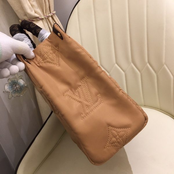 Replica Louis Vuitton Onthego GM Tote in Beige | Stylish & Spacious - Image 6