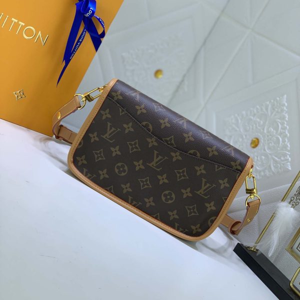 Louis Vuitton Buci Crossbody Bag – Stylish Daily Essential - Image 3