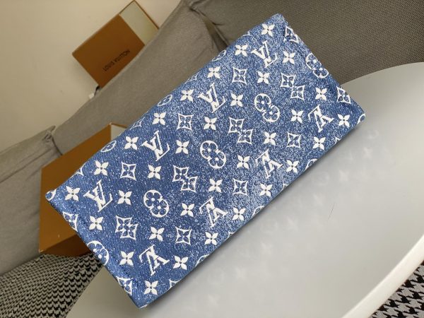 Louis Vuitton Monogram Jacquard Onthego MM Tote Replica - Image 4
