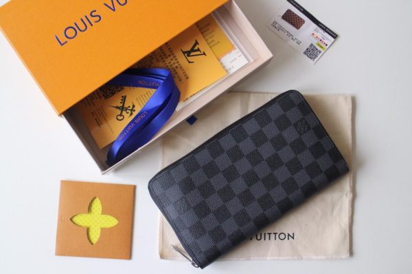 Replica Louis Vuitton Zippy Men’s Organizer Wallet - Image 2