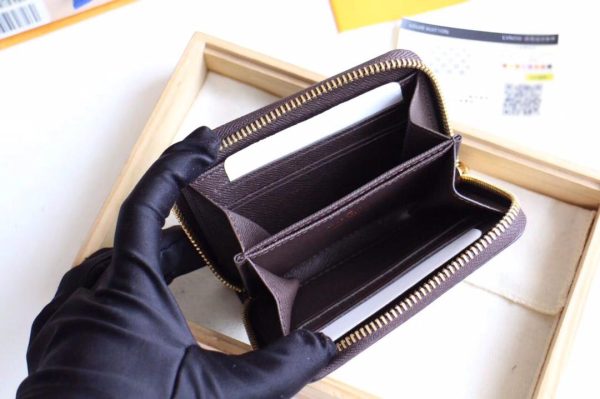 Replica LV Zippy Coin Purse M60067 – Stylish & Compact Wallet - Image 9