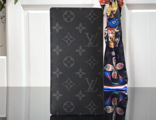 Louis Vuitton Brazza Replica Wallet M66540 | Stylish Designer Copy - Image 2