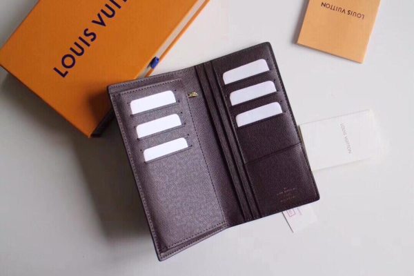 Louis Vuitton Brazza Replica Wallet M66540 | Stylish Designer Copy - Image 10