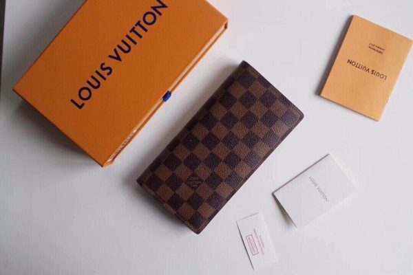 Louis Vuitton Brazza Replica Wallet M66540 | Stylish Designer Copy - Image 3