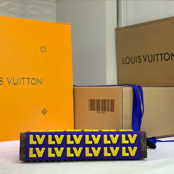 Replica LV Rubber Toiletry Pouch 26 - M66601 - Stylish & Durable - Image 5