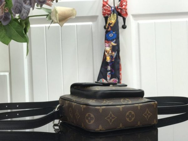 Louis Vuitton Christopher Replica Wallet M69404, Stylish & Durable - Image 4
