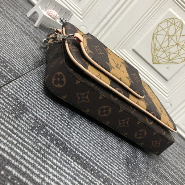 Replica Louis Vuitton 3-in-1 Trio Pochette Messenger Bag - Image 6
