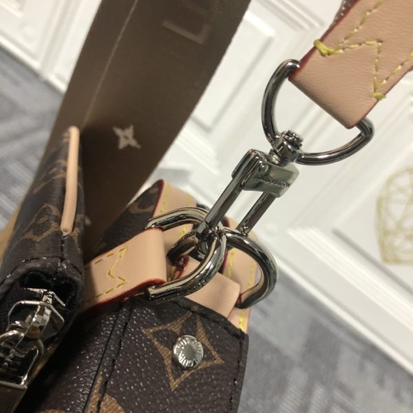 Replica Louis Vuitton 3-in-1 Trio Pochette Messenger Bag - Image 7