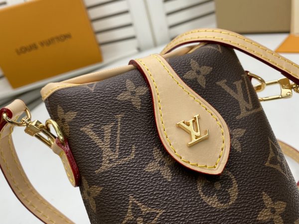 Louis Vuitton Fold Me Pouch Replica M80874 | Stylish & Compact - Image 4