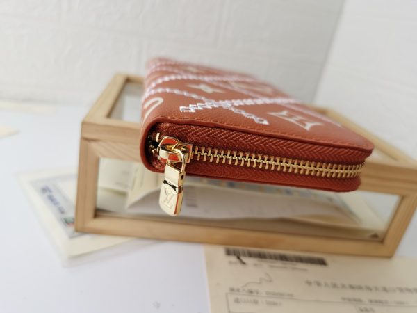 Replica LV Monogram Empreinte Zippy Wallet M81141 - Image 19