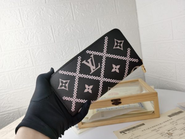 Replica LV Monogram Empreinte Zippy Wallet M81141 - Image 5