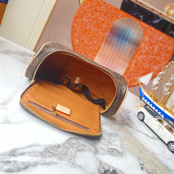 Louis Vuitton Replica Toiletry Pouch N47625 – Stylish & Functional - Image 15