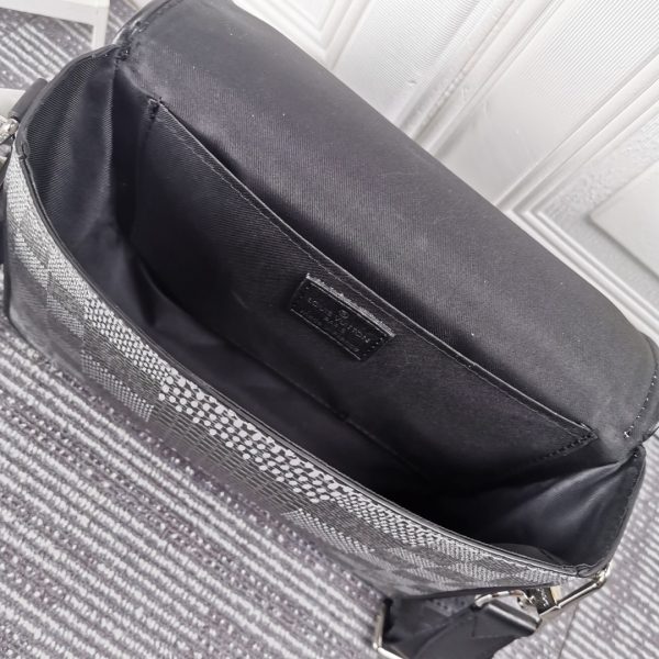Replica LV Studio Messenger Bag N50013 – Stylish & Durable - Image 9