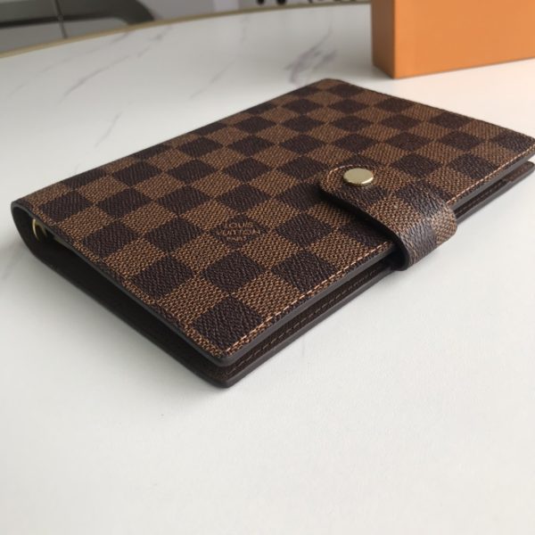 LV Medium Ring Agenda Cover R20240 – Elegant Replica Design - Image 13