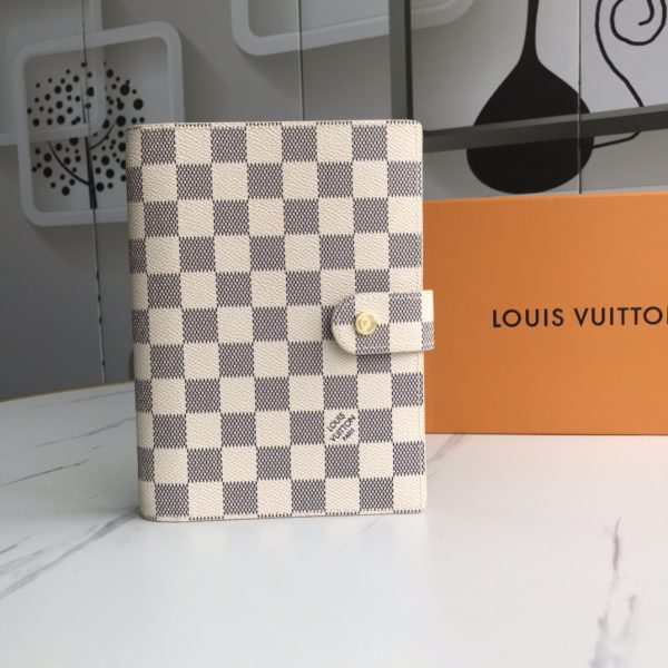LV Medium Ring Agenda Cover R20240 – Elegant Replica Design - Image 16