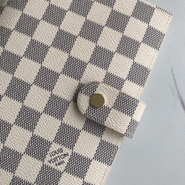 LV Medium Ring Agenda Cover R20240 – Elegant Replica Design - Image 17