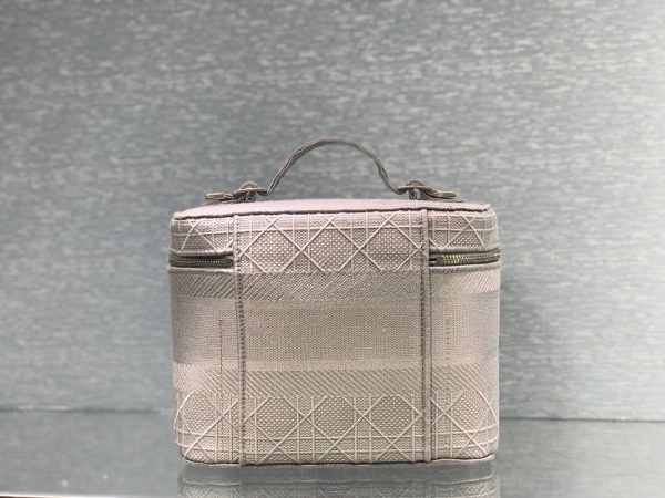 Dior Travel Vanity Case S5480 Replica – Elegant & Compact - Image 7