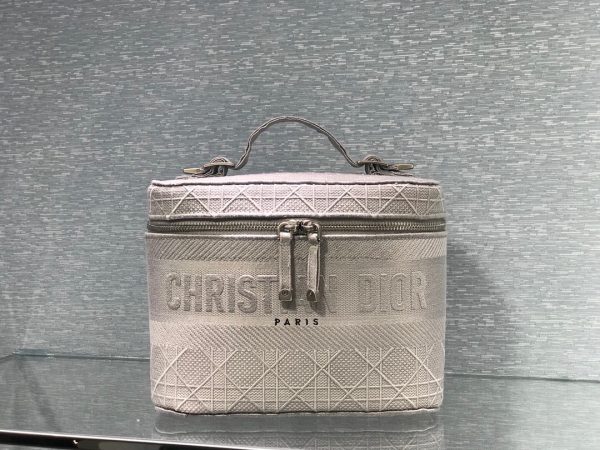 Dior Travel Vanity Case S5480 Replica – Elegant & Compact - Image 8