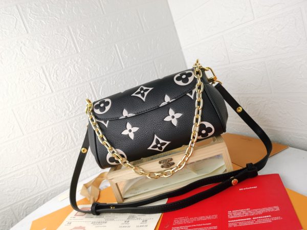 Replica LV Favorite M45813 Crossbody Bag - Image 17