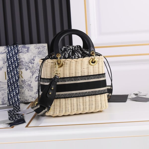 Black Replica Dior Lady D Bag – Elegant & Timeless Design - Image 4
