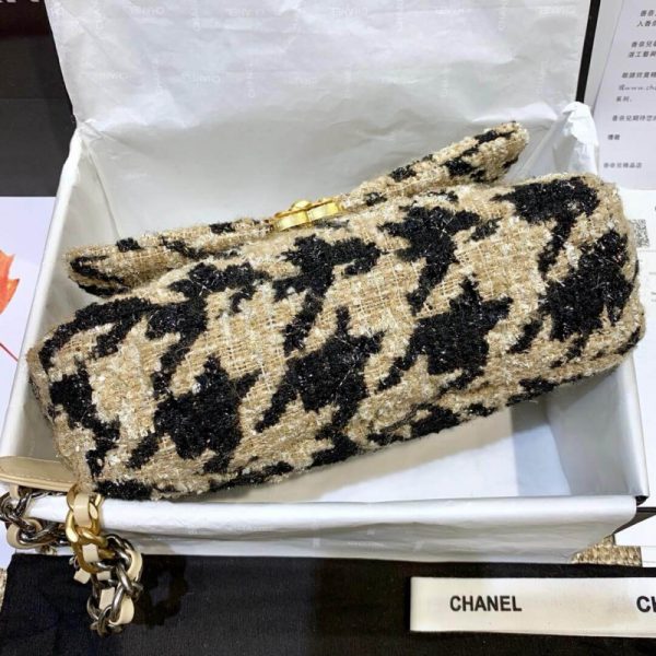 Chanel 19 Tweed Maxi Flap Bag Replica – Elegant & Timeless - Image 4