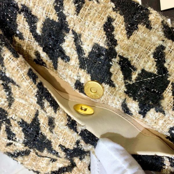 Chanel 19 Tweed Maxi Flap Bag Replica – Elegant & Timeless - Image 7