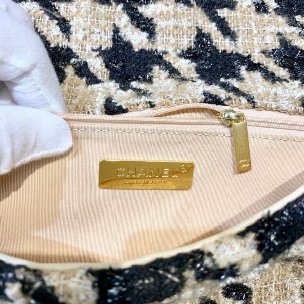 Chanel 19 Tweed Maxi Flap Bag Replica – Elegant & Timeless - Image 9
