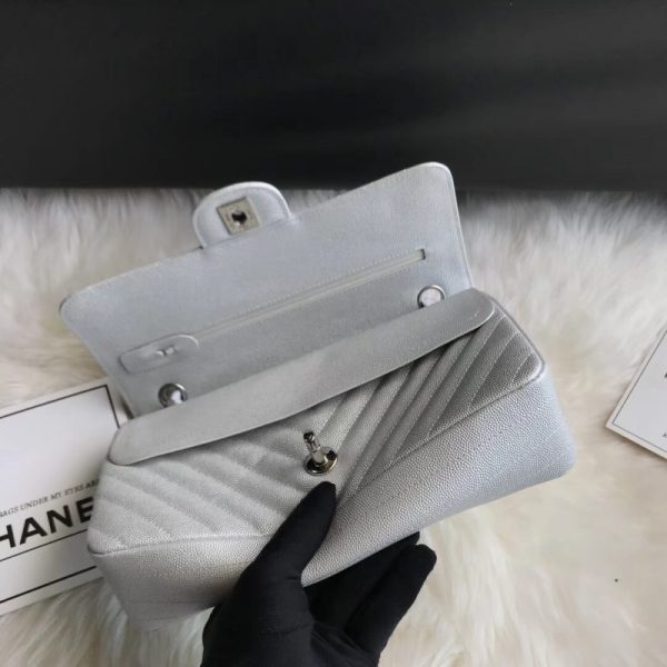 Replica Chanel Chevron Caviar Classic Flap Bag A01112 - Image 5