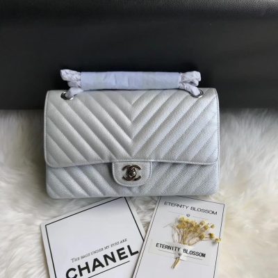 Replica Chanel Chevron Caviar Classic Flap Bag A01112