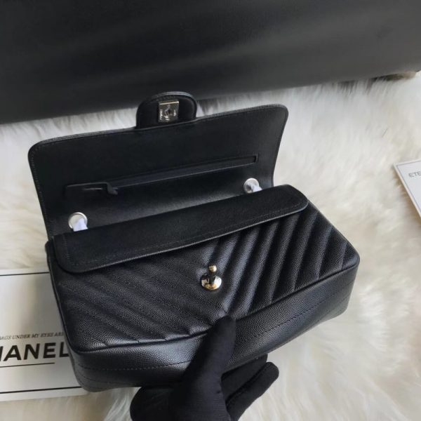 Chanel Chevron Caviar Classic Flap Bag - Black Replica A01112 - Image 5