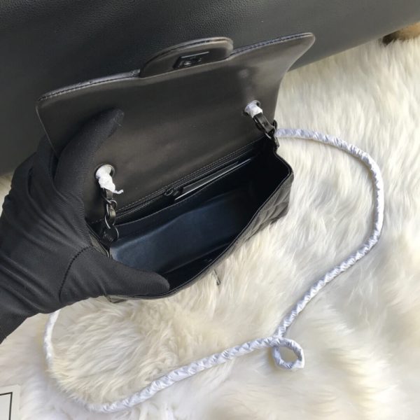 Chanel 20Cm Lambskin Classic Flap Bag Replica in Black - Image 4