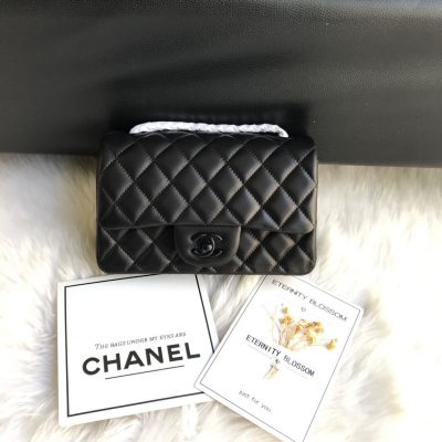Chanel 20Cm Lambskin Classic Flap Bag Replica in Black