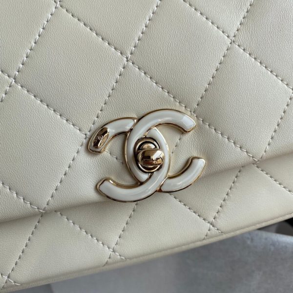 Replica Chanel Lambskin Large Flap Bag – Style As2319 - Image 4