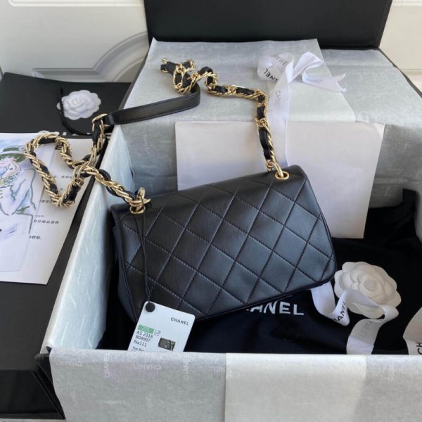 Replica Chanel Lambskin Medium Flap Bag | Style As2318 - Image 2