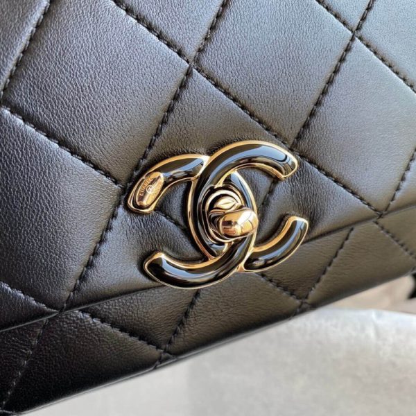Replica Chanel Lambskin Medium Flap Bag | Style As2318 - Image 3