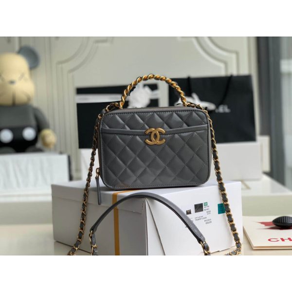Replica Chanel Lambskin Vanity Case AS2179 – Stylish & Compact - Image 2